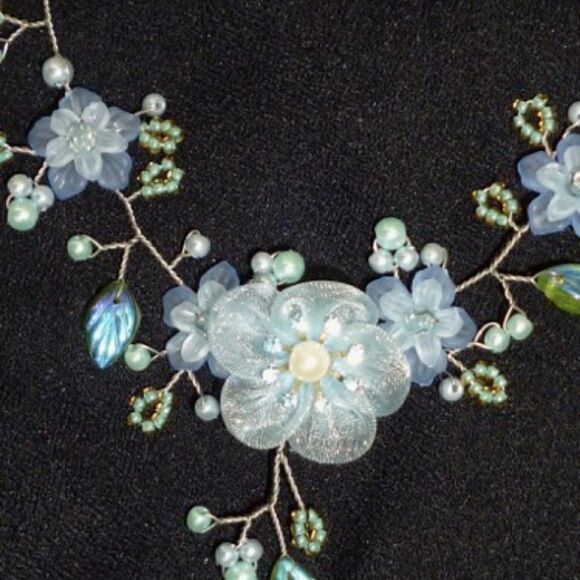FRENCH HAND WIRED GLASS BEAD FLORAL NECKLACE - Picture 2 of 12